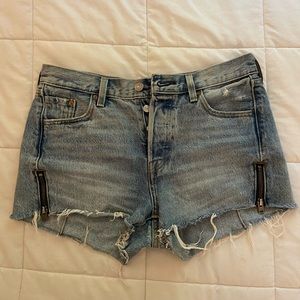 Levi’s size 27 501 shorts